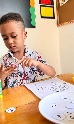 Wonderwell - Child learning how to count with art and craft