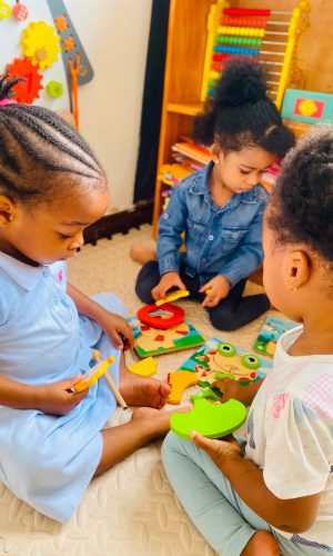 Wonderwell - Children playing with shapes together